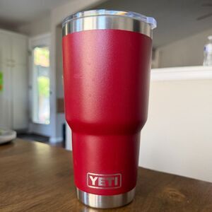 YETI Rambler 30 oz Red Tumbler MagSlider Lid Stainless Steel Like New